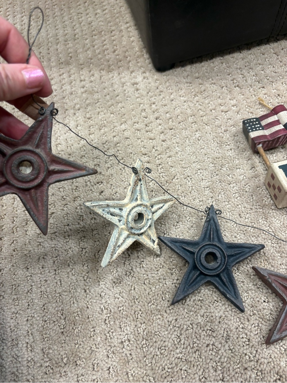 Rustic Star Garland and USA Shelf Sitters - Picture 8 of 12